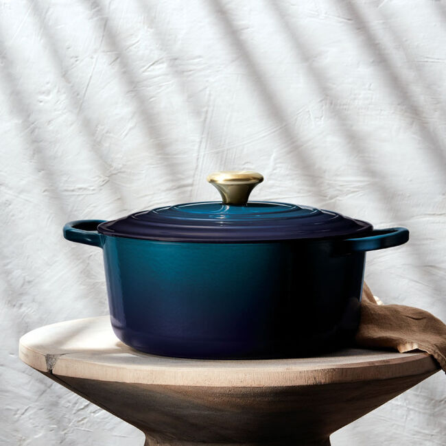 Signature Round Dutch Oven