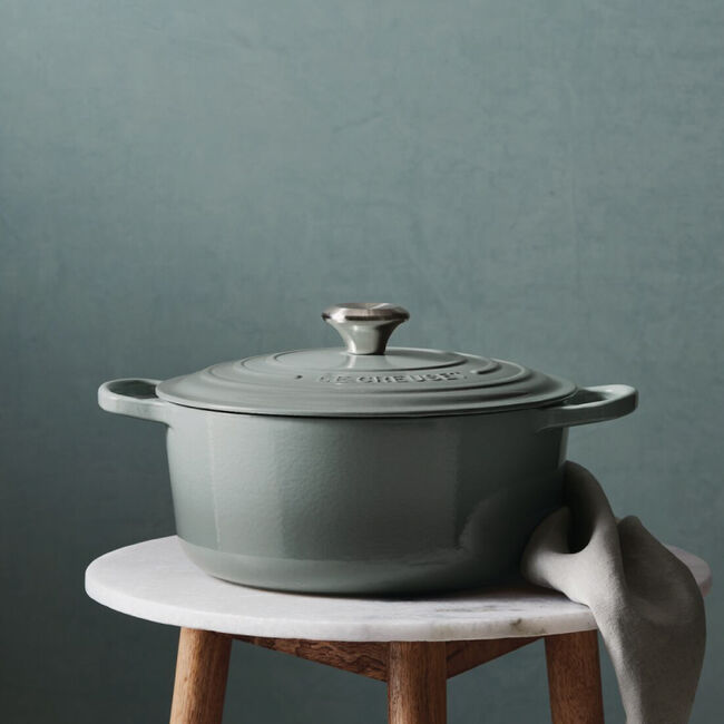 Signature Round Dutch Oven