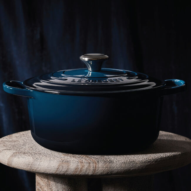 Signature Round Dutch Oven