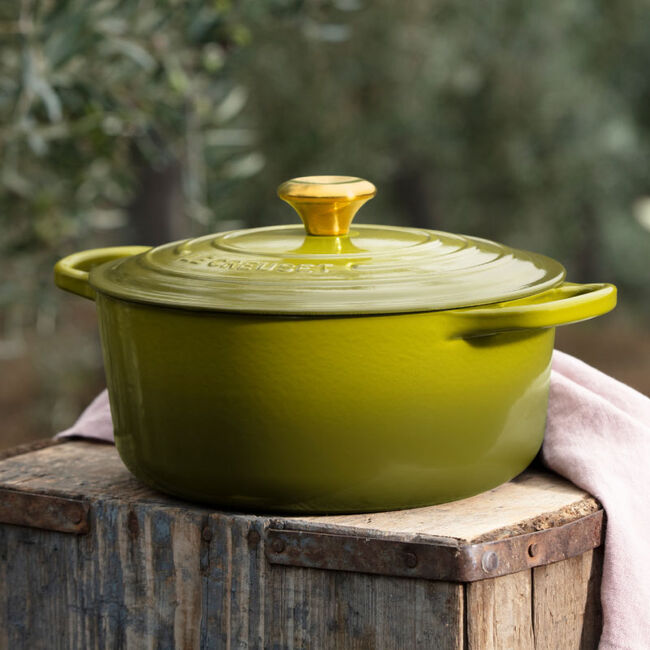 Signature Round Dutch Oven