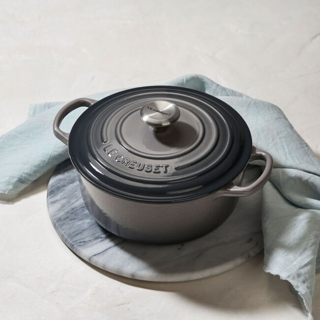 Signature Round Dutch Oven